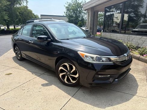 Used 2017 Honda Accord EX image 4