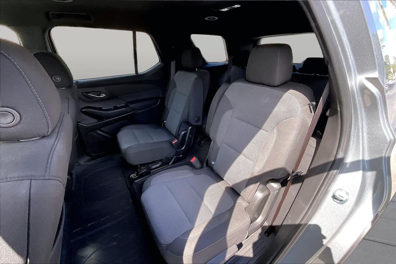 Used 2023 Chevrolet Traverse LT FWD image 25