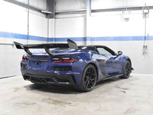 Used 2025 Chevrolet Corvette ZR1 w/ ZR1 Carbon Fiber Aero Package RWD image 27