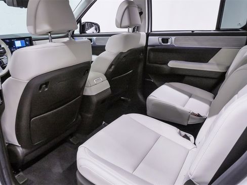 Used 2025 Hyundai Santa Fe Calligraphy image 13