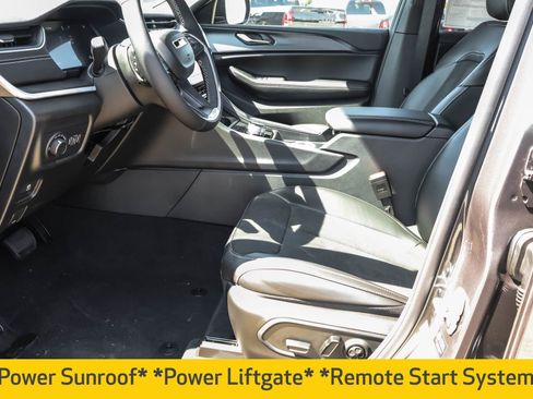 New 2025 Jeep Grand Cherokee Altitude image 4