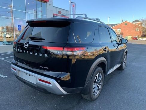Used 2023 Nissan Pathfinder SL image 3
