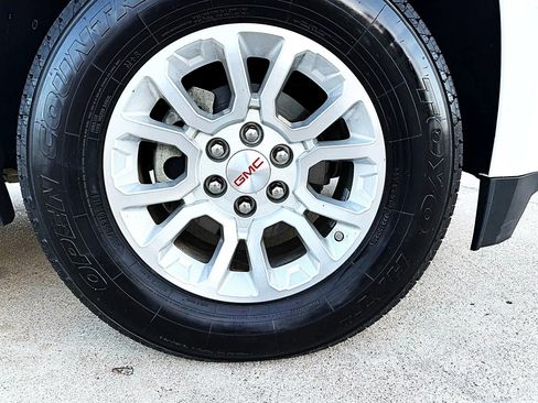 Used 2019 GMC Yukon XL SLE image 9