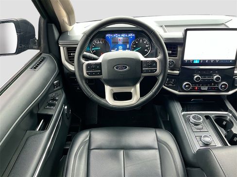 Used 2024 Ford Expedition XLT image 22