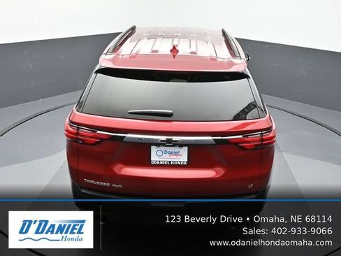 Used 2022 Chevrolet Traverse LT w/ LT Premium Package AWD/4WD image 17