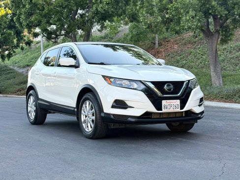 Used 2020 Nissan Rogue Sport S w/ Appearance Package FWD image 2
