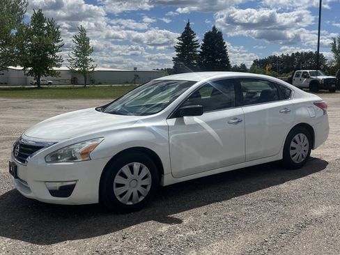 Used 2013 Nissan Altima 2.5 S FWD image 1