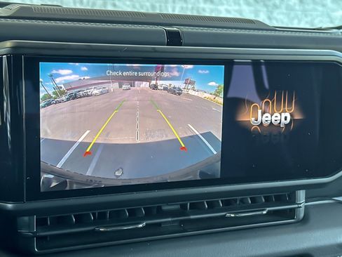 Used 2024 Jeep Wrangler Unlimited Sahara AWD/4WD image 18