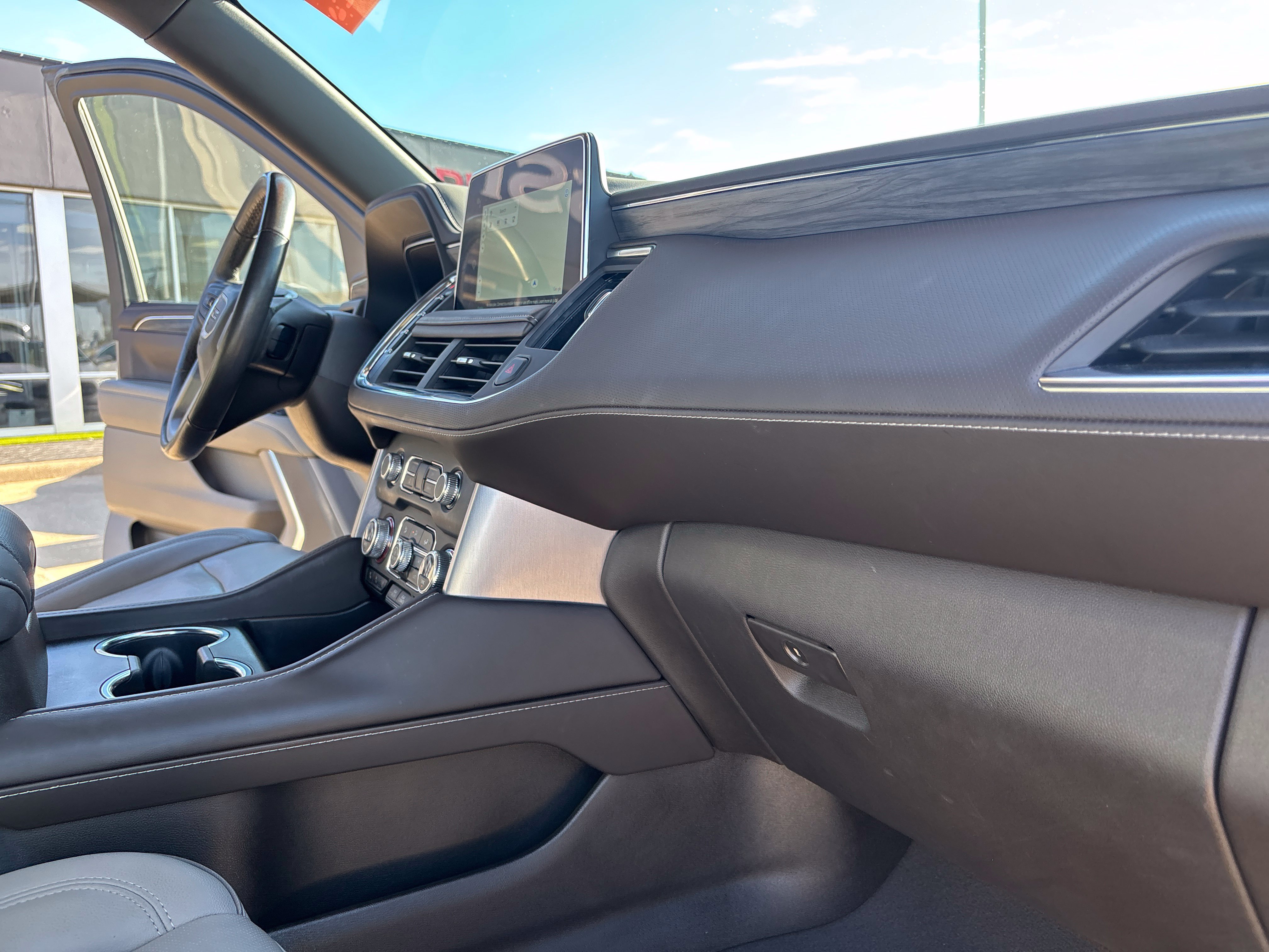 Used 2022 GMC Yukon SLT w/ SLT Luxury Package AWD/4WD image 53