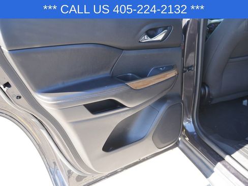 Used 2019 GMC Acadia SLE image 30