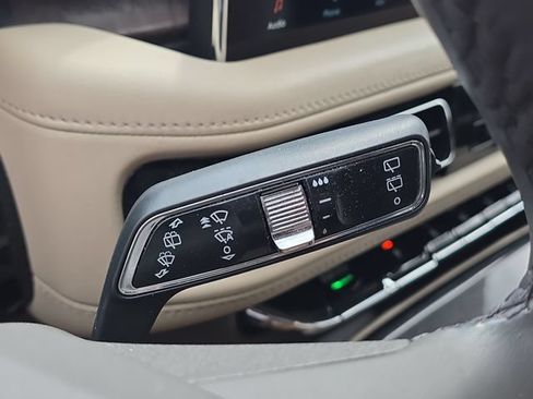 Used 2023 Lincoln Nautilus Reserve AWD/4WD image 16