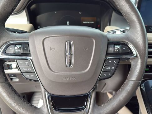 Used 2022 Lincoln Nautilus FWD w/ Premium Package image 14