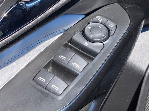 Certified 2025 Chevrolet Trax LT FWD image 20