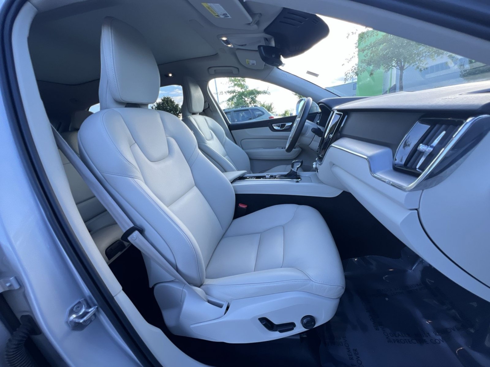 Used 2020 Volvo XC60 T6 Momentum w/ Protection Package Premier AWD/4WD image 26
