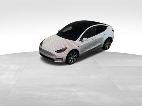Used 2022 Tesla Model Y Long Range image 41