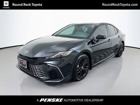 Used 2025 Toyota Camry SE image 1