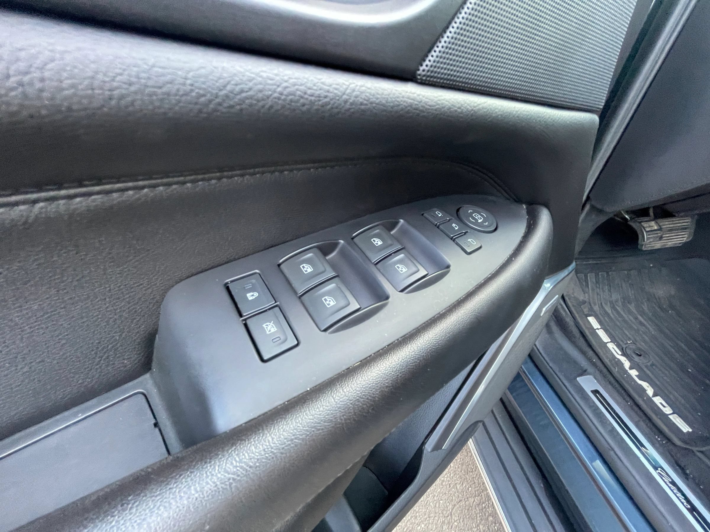 Used 2019 Cadillac Escalade Luxury AWD/4WD image 10