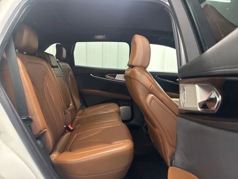 Used 2022 Lincoln Nautilus Reserve w/ Equipment Group 202A image 17