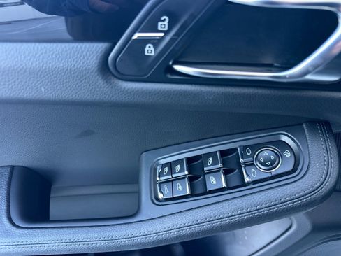 Certified 2026 Porsche Macan AWD/4WD image 12
