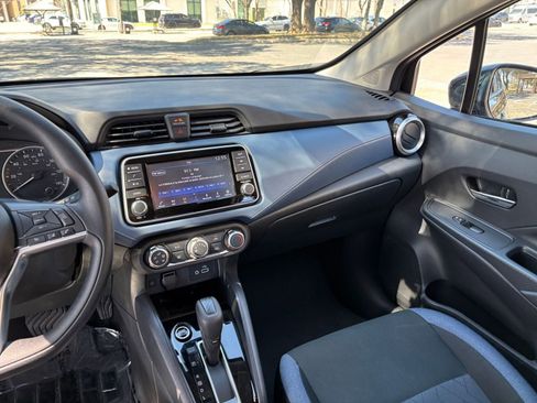 Used 2025 Nissan Versa SV image 30