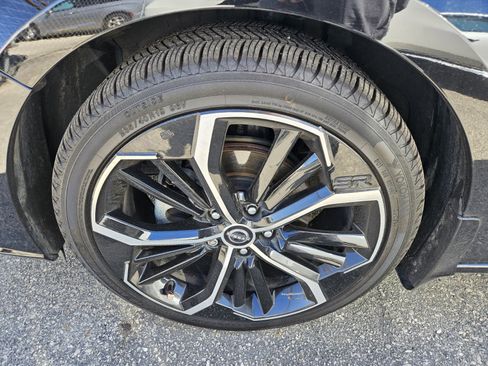 Used 2023 Nissan Altima 2.5 SR w/ SR Premium Package image 7