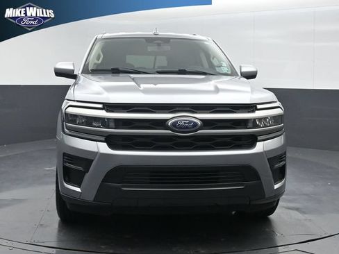Used 2023 Ford Expedition XLT RWD image 2