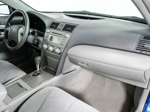 Used 2011 Toyota Camry LE image 24