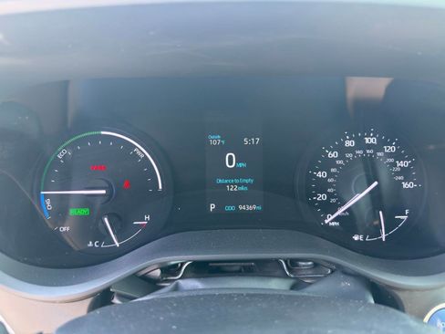 Used 2022 Toyota Sienna XLE image 18