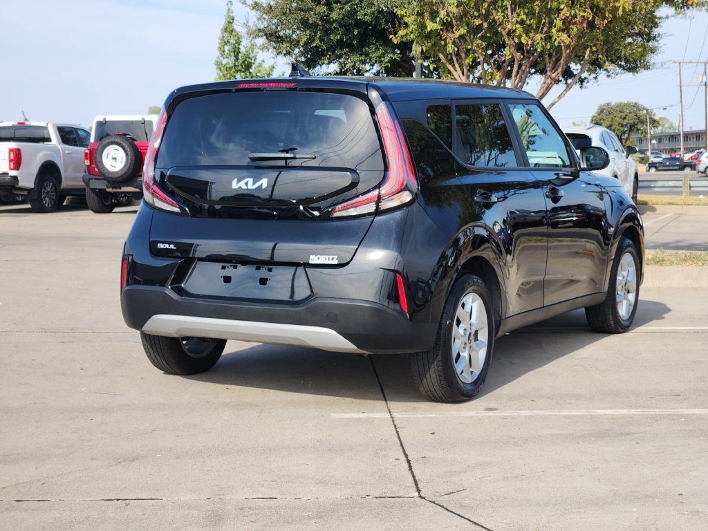 Used 2025 Kia Soul LX w/ LX Technology Package FWD image 4