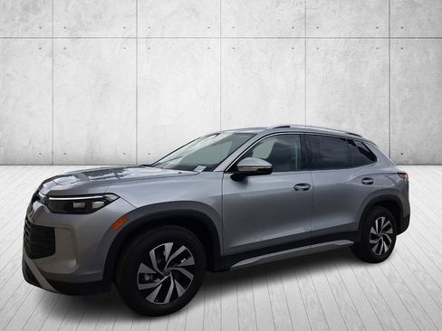 Used 2025 Volkswagen Tiguan S image 9