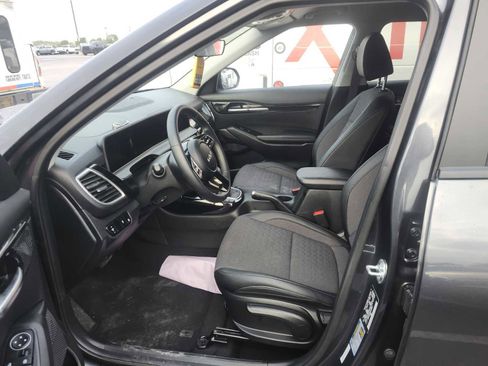 Used 2025 Kia Seltos S FWD image 11