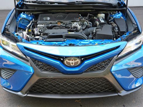 Used 2020 Toyota Camry SE FWD image 7