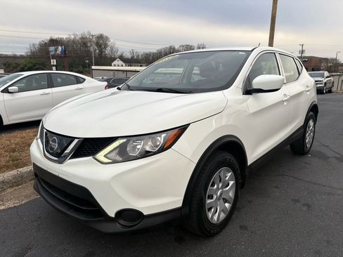 Used 2018 Nissan Rogue Sport S image 3
