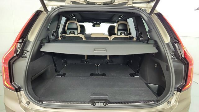 New 2026 Volvo XC90 T8 Plus w/ Protection Package Premier AWD/4WD image 44