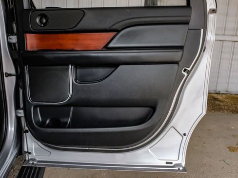 Used 2020 Lincoln Navigator L Reserve RWD image 49