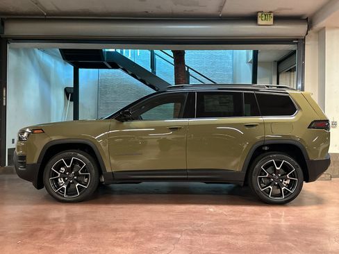 New 2026 Jeep Cherokee Overland w/ Advanced Pro Tech Group AWD/4WD image 2