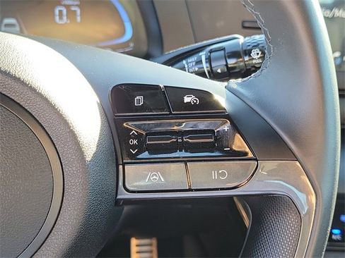 Used 2025 Hyundai Elantra Sport image 6