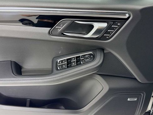 New 2026 Porsche Macan image 11