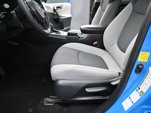 Used 2019 Toyota RAV4 XLE w/ Carpet Mat Package AWD/4WD image 11