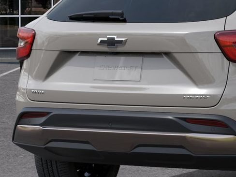 New 2026 Chevrolet Trax ACTIV w/ Sunroof Package FWD image 14