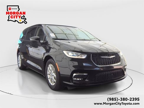 Used 2023 Chrysler Pacifica Touring-L image 1