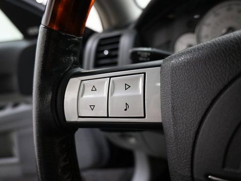 Used 2006 Chrysler 300 C w/ Sound Group II image 13