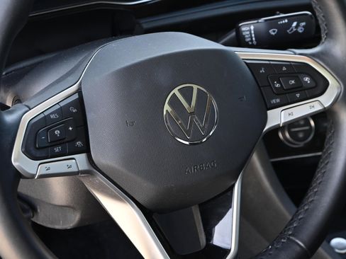 Used 2023 Volkswagen Jetta SE w/ Panoramic Sunroof Package image 29