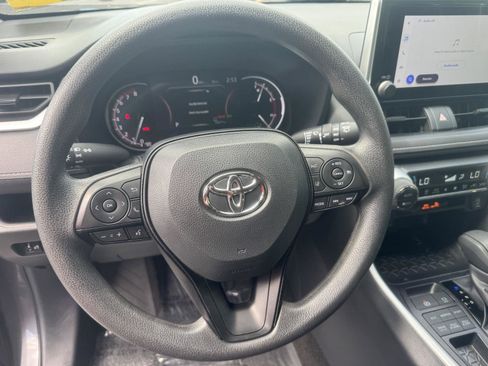 Used 2025 Toyota RAV4 XLE AWD/4WD image 16
