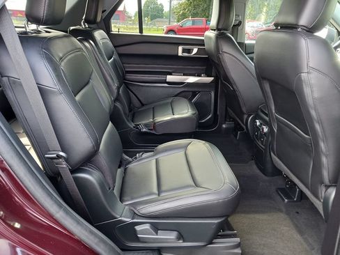 Used 2022 Ford Explorer XLT w/ Equipment Group 202A AWD/4WD image 10