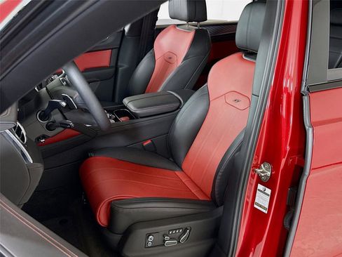 Used 2022 Bentley Bentayga image 12