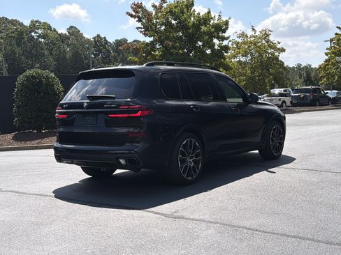 Used 2025 BMW X7 xDrive40i w/ M Sport Package AWD/4WD image 3