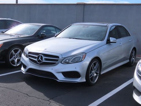Used 2015 Mercedes-Benz E 400 Sedan image 2