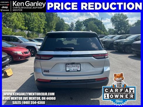 Used 2025 Jeep Grand Cherokee Altitude w/ Trailer Tow Package AWD/4WD image 9
