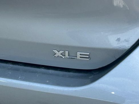 Used 2024 Toyota Highlander XLE FWD image 5